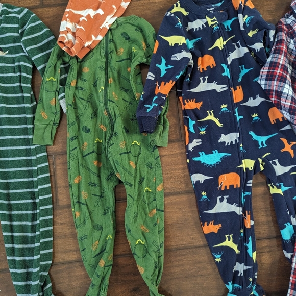 Boys size 2T winter pajama bundle - Picture 3 of 6